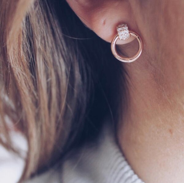 Rebecca – øreringe i 18 karat rosaguld forgyldt sølv med zirkonia sten 1,5 cm
